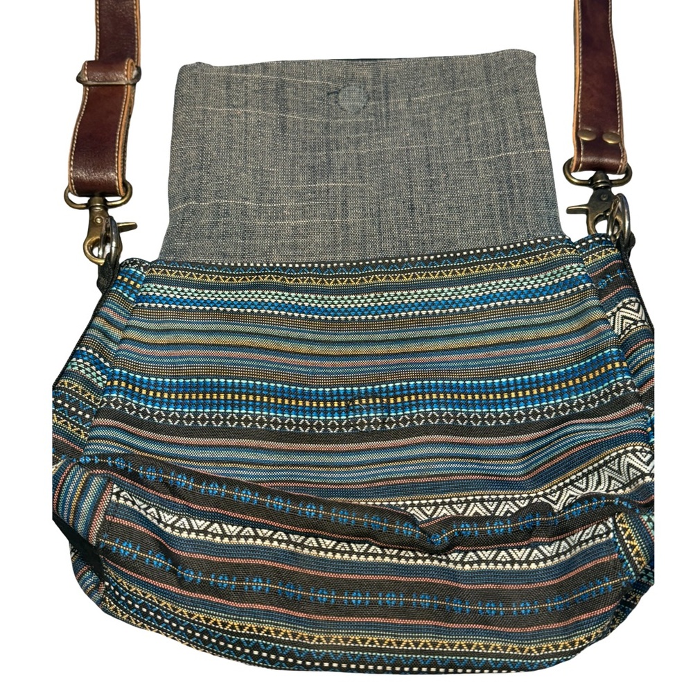 Dakine Jodi Vintage Stylish Striped Crossbody Bag - Picture 10 of 13